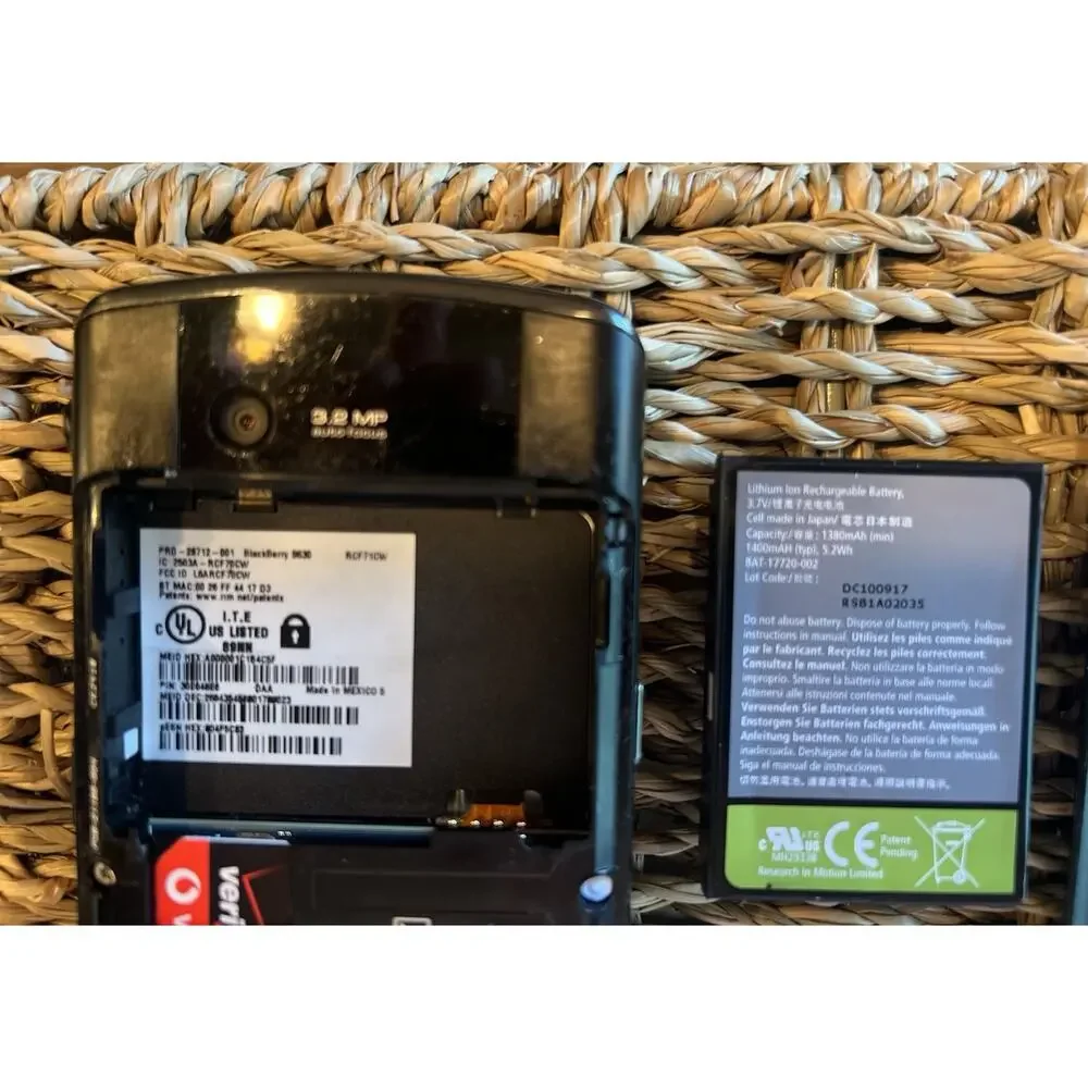 Copied - BlackBerry 9630 Verizon CDMA 3G QWERTY Bar Phone 512MB 3.2MP Black